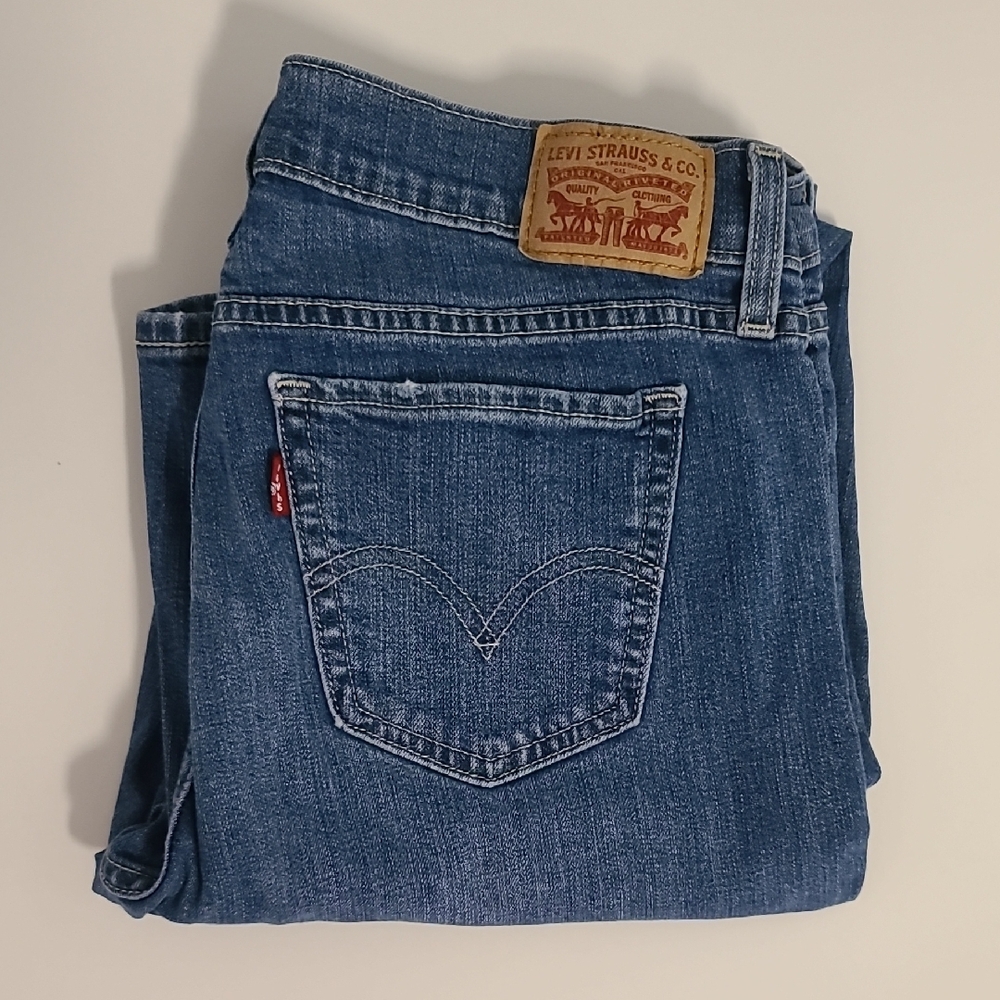 Levi's Women's Blue Jeans 414 Classic Straight